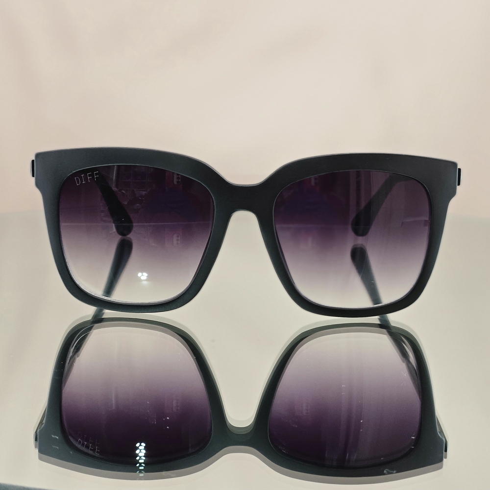 DIFF Sunglasses Hailey Square Matte Black Sharp G… - image 1